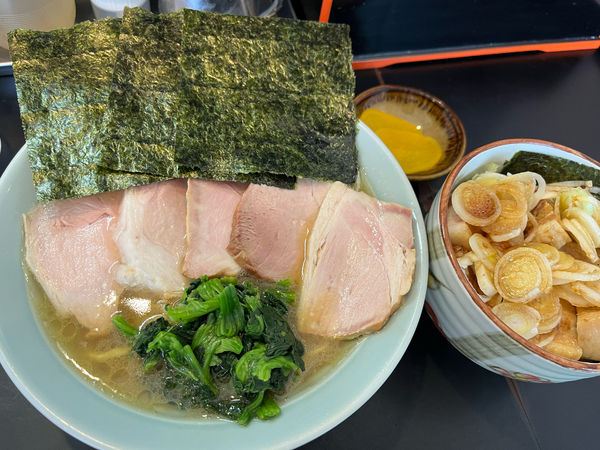 「チャーシューメン ¥900  バラブツ丼 ¥400」@横浜ラーメン 一心の写真