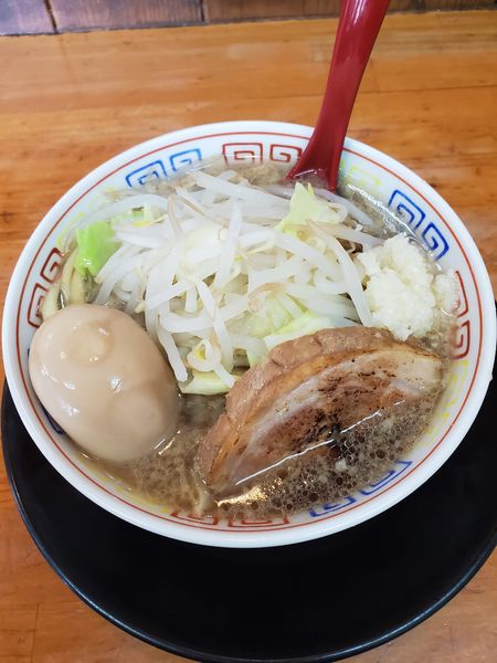 「味玉もやしらーめん（小盛）醤油・ニンニク大盛」@麺屋 登夢道 茅ヶ崎本店の写真