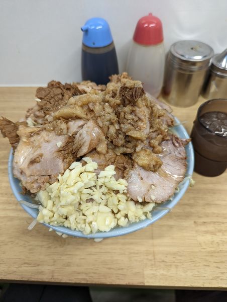 「豚入りラーメン・豚増し」@俺の生きる道 白山店の写真