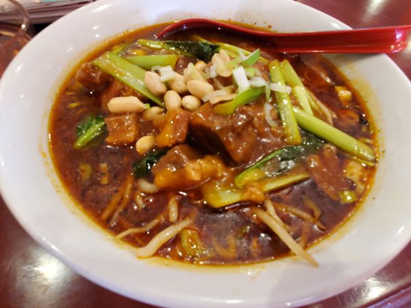 「麻辣牛肉刀削麺」@中華料理 天王軒の写真