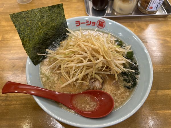 「ネギラーメン(白)醤油950円」@ラーショ マルミャー 大泉学園店の写真