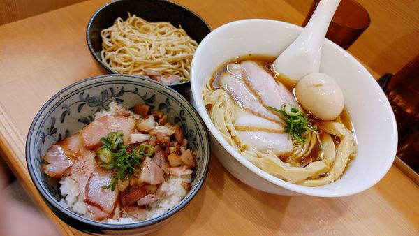 「特製醤油らぁ麺・メンマ・炙り焼豚丼・替え玉 ￥1,500」@麺屋 なおとの写真