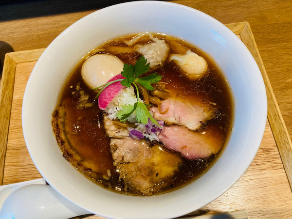 「特製醤油らぁ麺＋炙りチャーシュー丼」@らぁ麺や 嶋の写真
