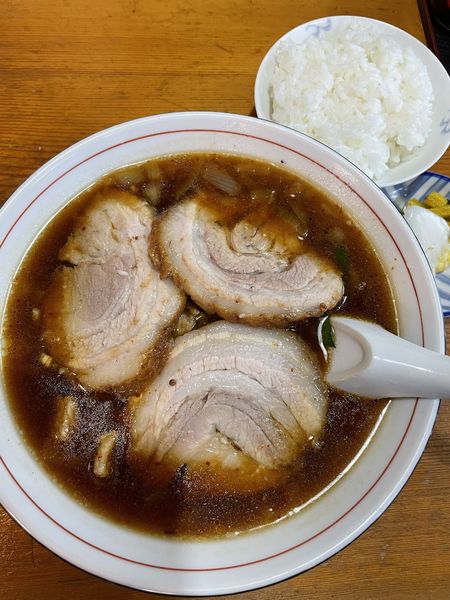 「しょうゆらんしゅうめんチャーシュー入り＋半ライス¥1,100」@御食事処 やちよの写真
