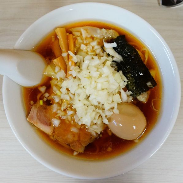 「ワンタンメン（昔ながら）＋味玉＋玉ネギハーフ」@寺カフェ 中華そば水加美の写真
