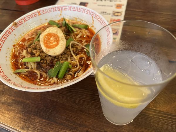 「【気まぐれ限定】台湾ラーメン700円レモンサワー300円」@GURU GURU SIROHEBI NOODLEの写真