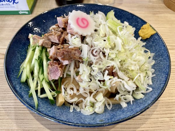 「赤星＋メンマ皿→冷し中華＋葱増＋半熟卵＋まかないチャーシュー」@らーめん 高尾の写真