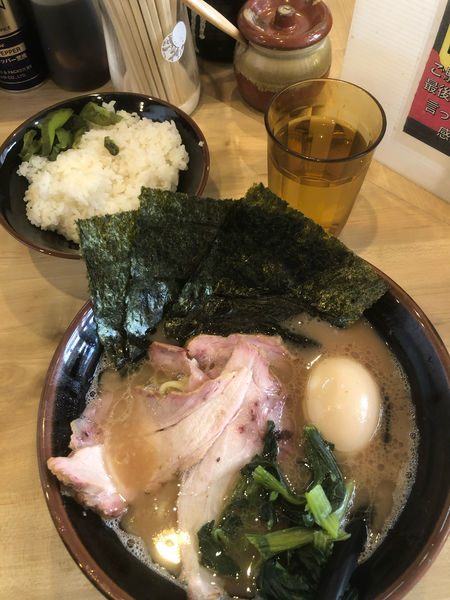 「味玉チャーシュー麺硬め濃いめ、ライス」@三代目 麺家あくた川の写真