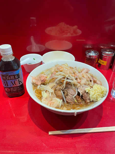 「ラーメン小少な目、生卵、青ネギ」@ラーメン二郎 西台駅前店の写真