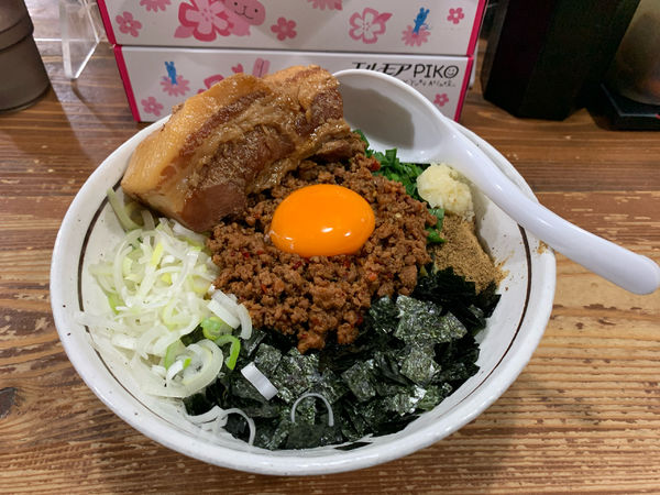 「トロ豚まぜそば」@麺 酒 やまのの写真