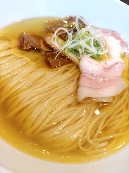 「地鶏光麺艶塩」@支那そば 鋳の写真