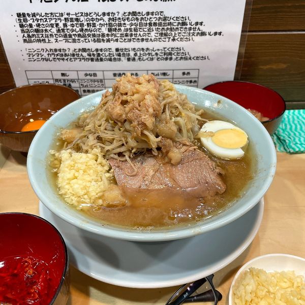「ラーメン(１／３), ニンニク多め, ちょい野菜etc」@ラーメン富士丸 平塚店の写真