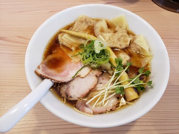 「醤油ワンタンメン（ストレート」@地鶏らーめん とりじの写真