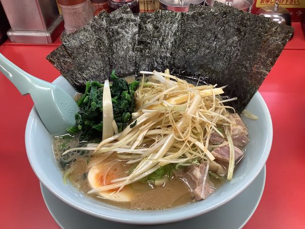 「醤油ネギラーメン 790円」@山岡家 千葉若葉区店の写真