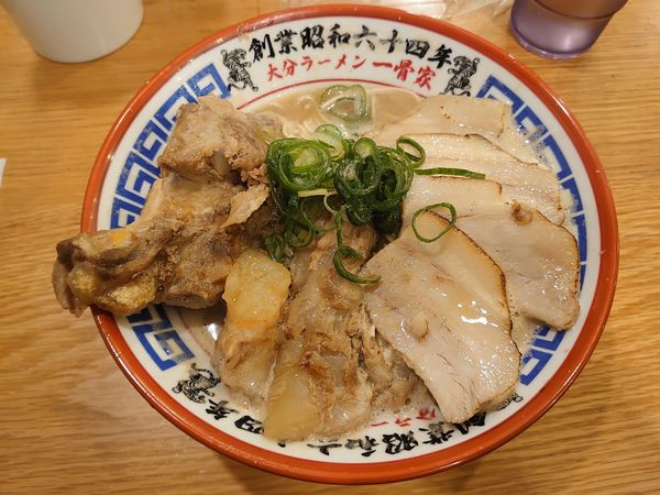 「炙り焼きチャーシュー麺：ドロ・大盛り」@一骨家の写真