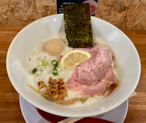 「純鶏白湯+味玉」@らーめん コットンポットの写真