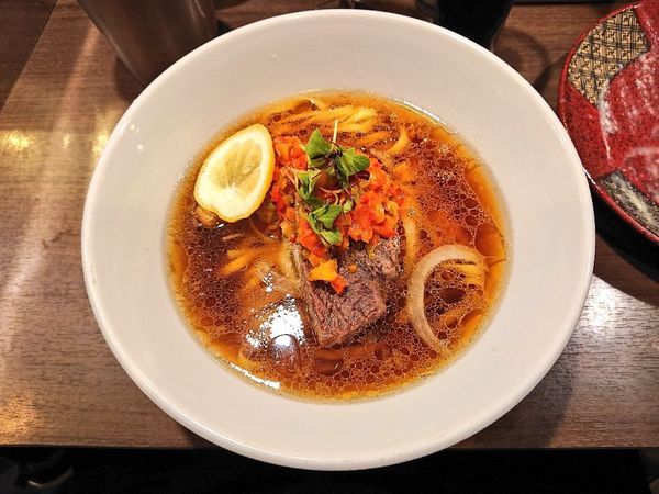 「八咫烏×麺屋彩音「傘の下の君に告ぐ」豊西牛と新たまねぎ、など」@八咫烏の写真