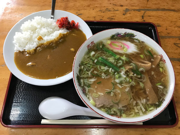 「半カレーライス+中華そば　1250円」@ほそ島やの写真