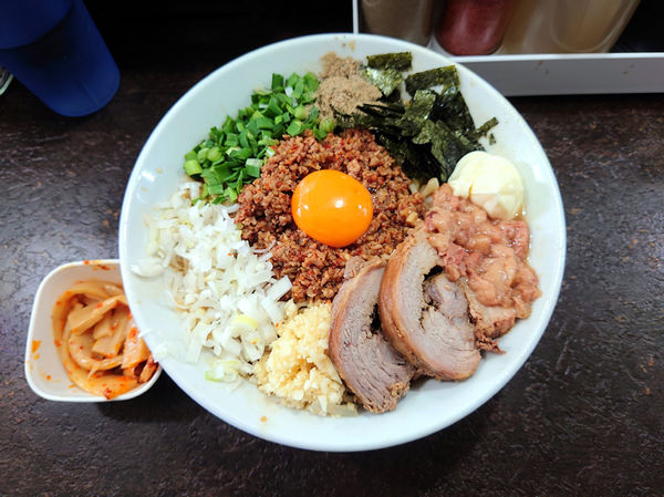 「限定 台湾まぜそば+豚1枚+ピリ辛メンマ」@ぶたけん。の写真