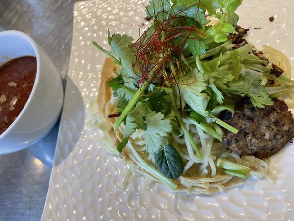 「トムヤムつけソバ1100円+パクチー 150円」@BASSANOVAの写真