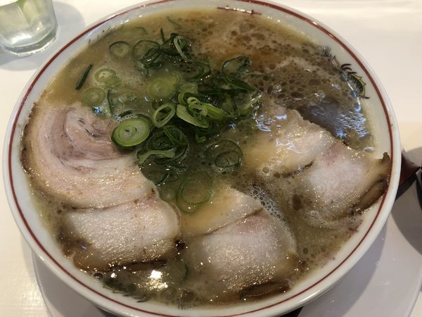 「ハーフ＆ハーフラーメン＋ご飯（750＋100円）」@ラーメンながたの写真