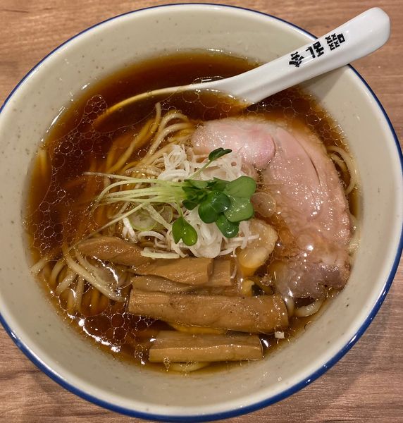 「ザ・正油らーめん　８００円」@自家製麺 啜乱会の写真