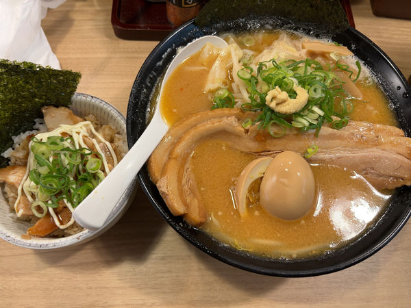 「スペシャル大判トロ豚味噌1150+大盛+ランチミニ豚飯140」@威風 青山店の写真