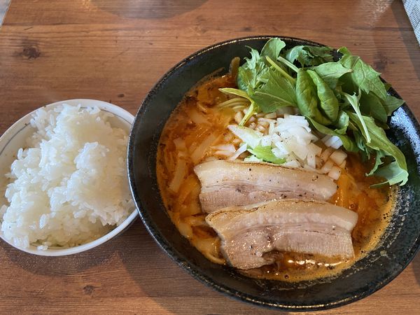 「特製トマトラーメン（大盛り＋）シュレットチーズ＋ライス」@ラーメン やのけんの写真