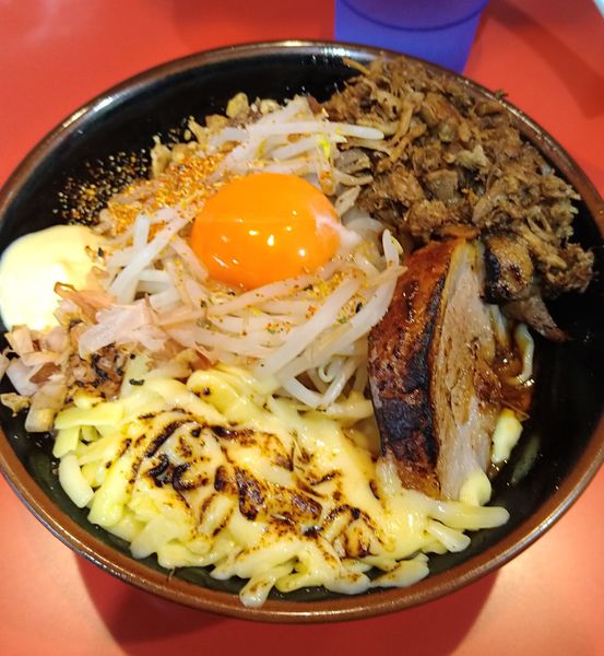 「辛いまぜそばミニ+炙りチーズ､ほぐし豚､マヨネーズ」@麺屋 桐龍 久喜店の写真