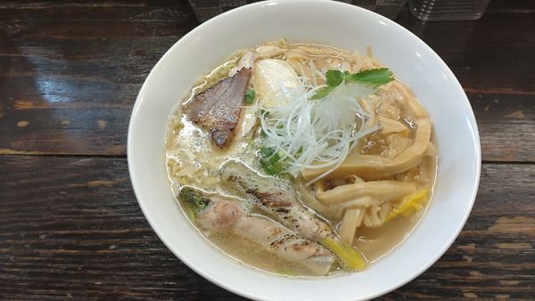 「塩中華そば　穂先メンマ追加」@中華そば こむぎの写真