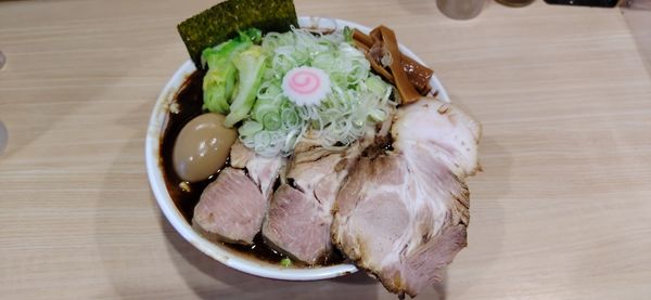 「六等星こってりDX+薬味増し」@麺や 六等星の写真