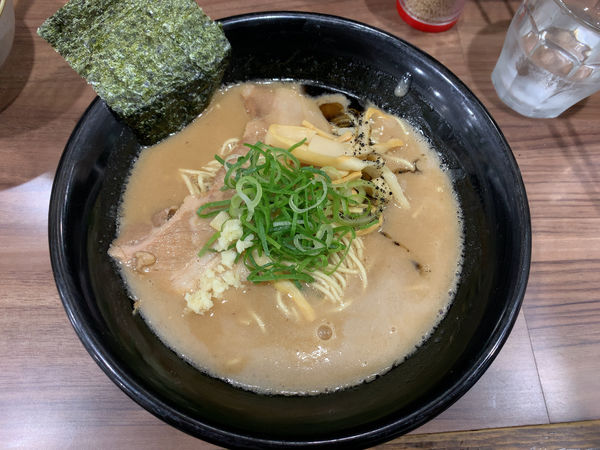 「こってりラーメン750円」@特製ラーメンはせがわの写真