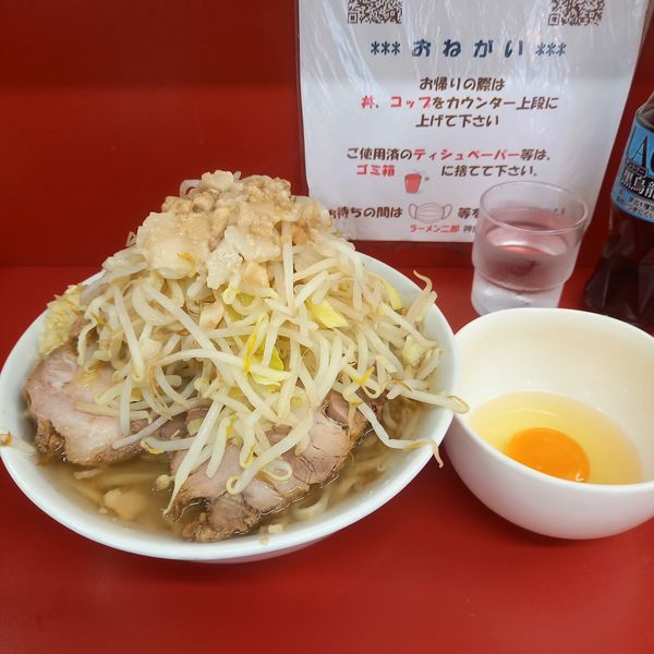 「小ラーメン￥800＋生卵￥50」@ラーメン二郎 神田神保町店の写真