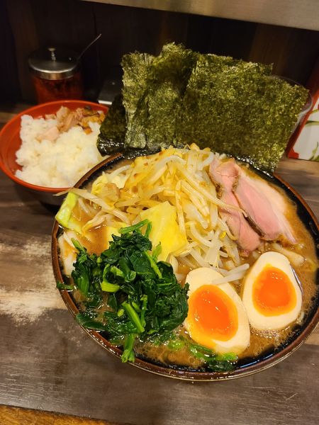 「のり玉ラーメン+キャベツもやし 並+小ライス」@神田ラーメン わいず 神田本店の写真