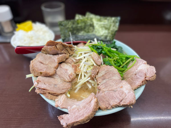 「ネギチャーシュー¥1100、小ライス¥100」@ラーメンショップ 二ツ橋店の写真