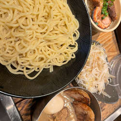 つけ麺のオールとトロ肉