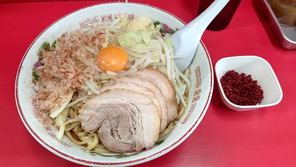 「まぜそば+自家製とうがらし+豚2枚」@赤ひげラーメンの写真