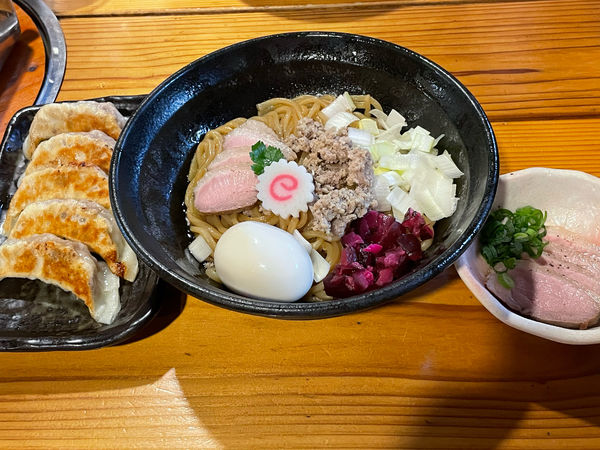 「鴨油そば940円、味玉100円。餃子420円、鴨ロース350円」@はりけんラーメン 南店の写真