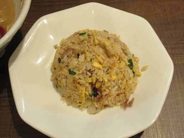 「黒 博多ラーメン（780円）＋半チャーハンセット（150円）」@博多ラーメン 福や 国分寺店の写真