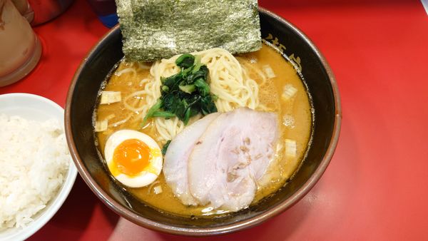 「特製らーめん 中 900円」@らーめん 谷瀬家 新橋店の写真