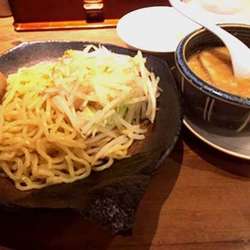 味玉味噌つけ麺(940円，小ライスサービス)