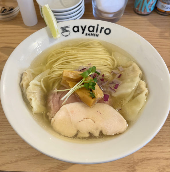 「ワンタン塩そば（1050円）」@ayairoの写真