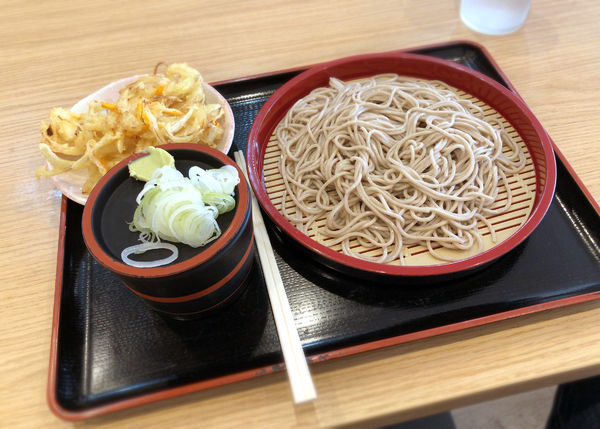 「野菜かき揚げそば(450円)」@満悦食堂の写真