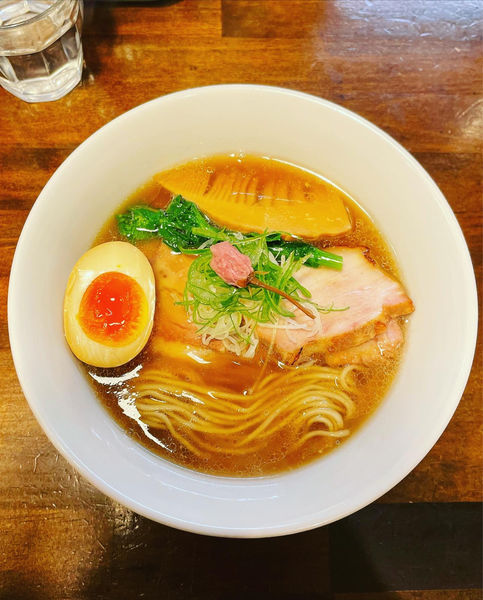 「【4周年限定麺】鶏とのどくろの醤油らぁ麺」@CLAM＆BONITO貝節麺RAIKの写真