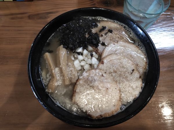 「ツバメサンジョー背脂小＋チャーシュー」@麺＆cafe Coi.Coi.の写真