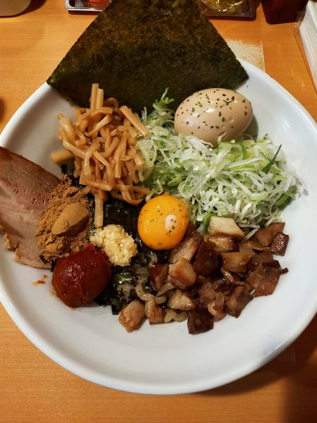 「からみそまぜそば贅沢のせ　1220円　麺大盛り＋130円」@からみそラーメンふくろう食堂 大府店の写真