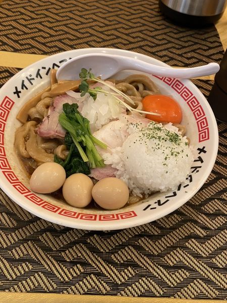 「特大　卵黄　にんにくうずら　ライスボール」@メイドインヘブンの写真