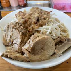 ラーメン（中・アブラ）＋豚増し¥1,100