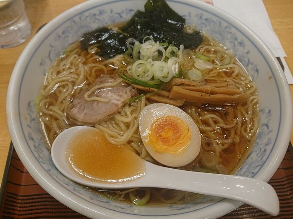 「満州ラーメン（４８０円）大盛１.５サービス」@ぎょうざの満洲 狭山ケ丘駅前店の写真