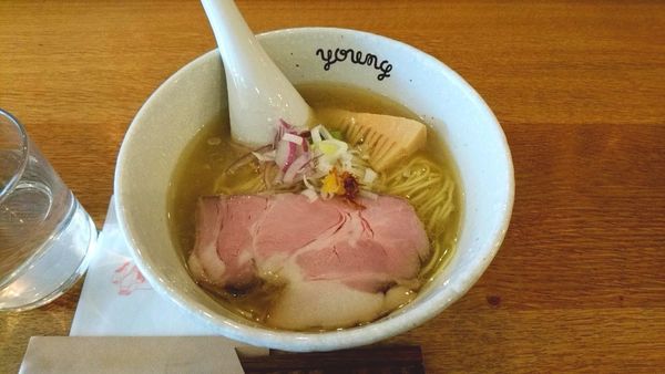 「しおらーめん_750円」@ラーメンやんぐの写真
